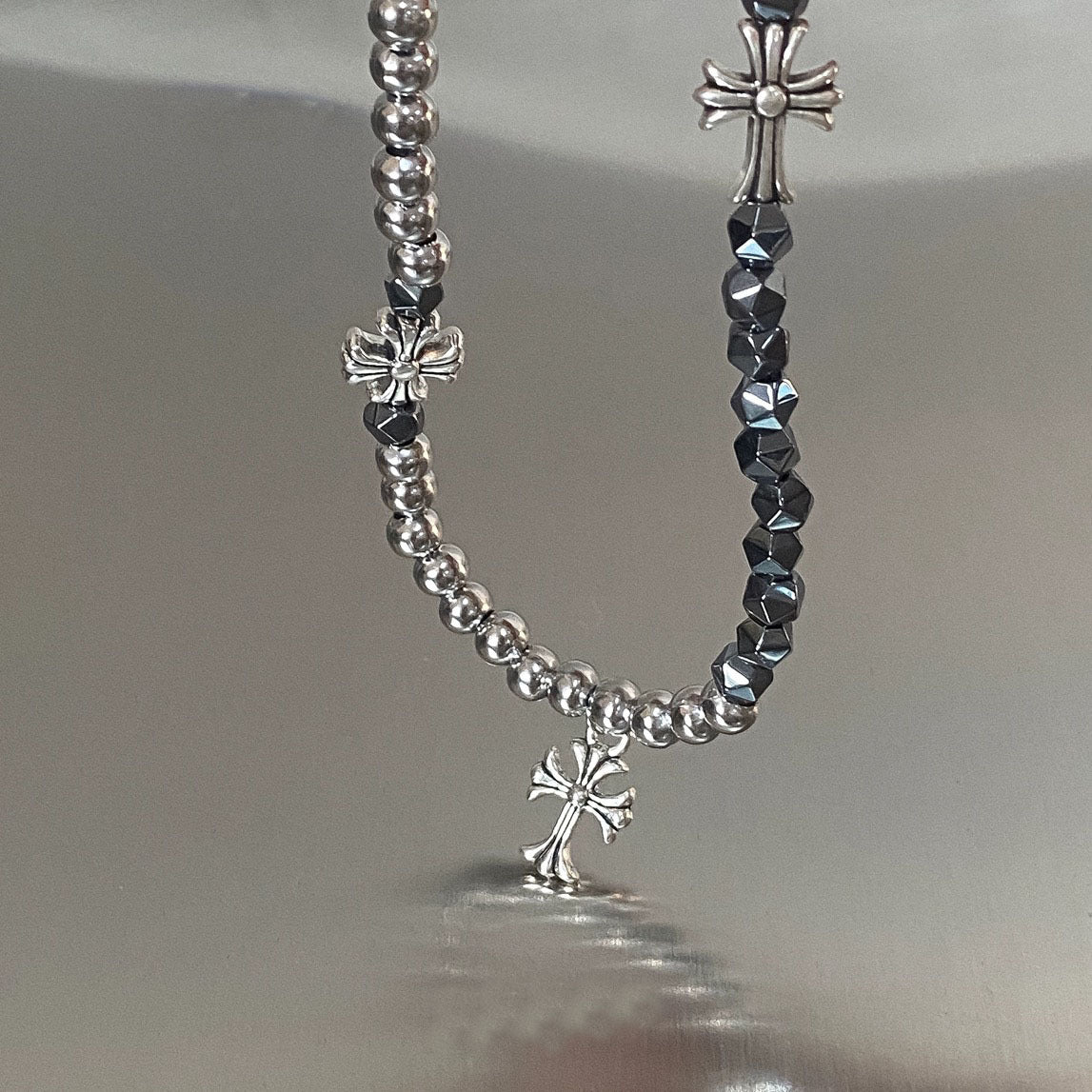クロスビーズネックレス シルバー×ブラック全体デザイン High land
