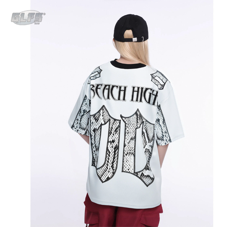 「REACH HIGHスネークプリントTシャツ レディース バックスタイル着用例 Highland