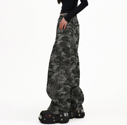 カモフラ ワイドカーゴパンツ サイドシルエット 着用イメージ レディースコーデ Highland