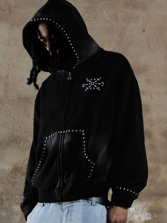 スタッズ付きブラックジップアップパーカー ヴィンテージ風コーデ Highland