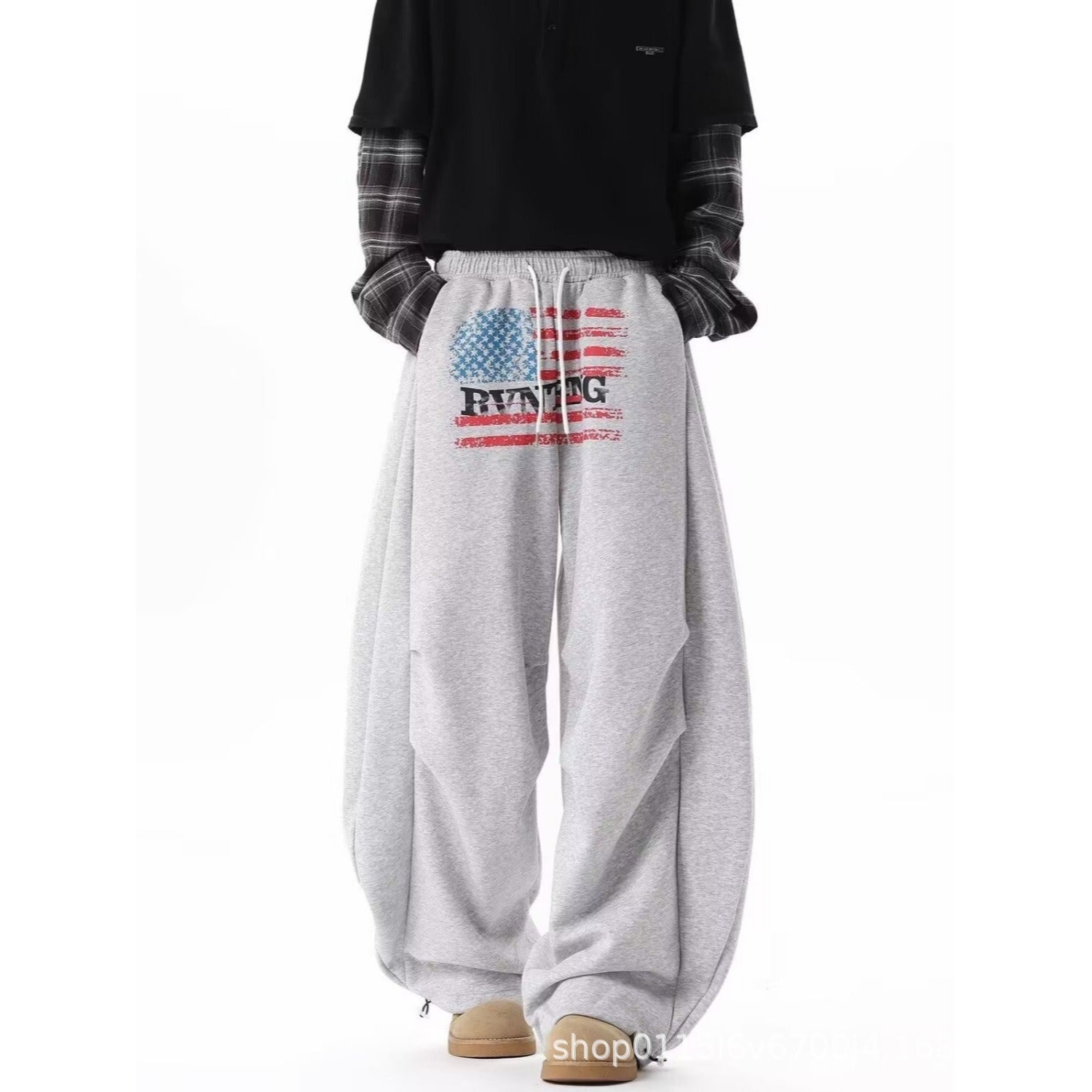 フラッグプリント ワイドスウェットパンツ ライトグレー 正面着用 High land