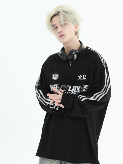 ストリート系ロゴ オーバーサイズ長袖スウェット ブラック 着用イメージ 男性モデル