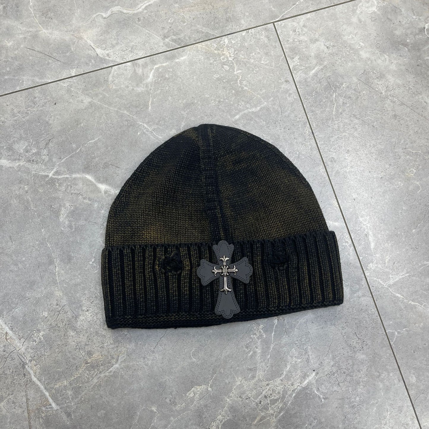 Damage Knit Hat Cross/Letter